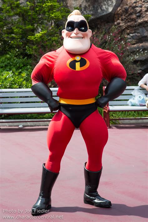 Mr Incredible At Disney Character Central