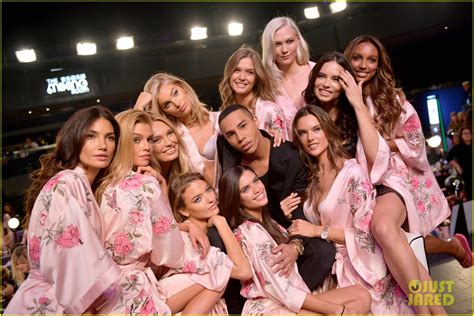 Victoria S Secret Angels Prep In Hair And Makeup For