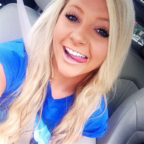 blonde girl selfies