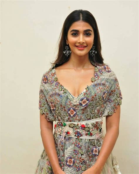 pin on pooja hegde