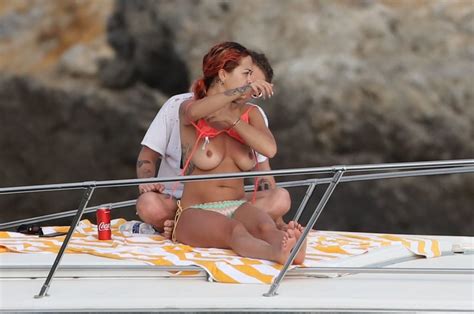 Rita Ora Topless 16 Hq Photos Thefappening