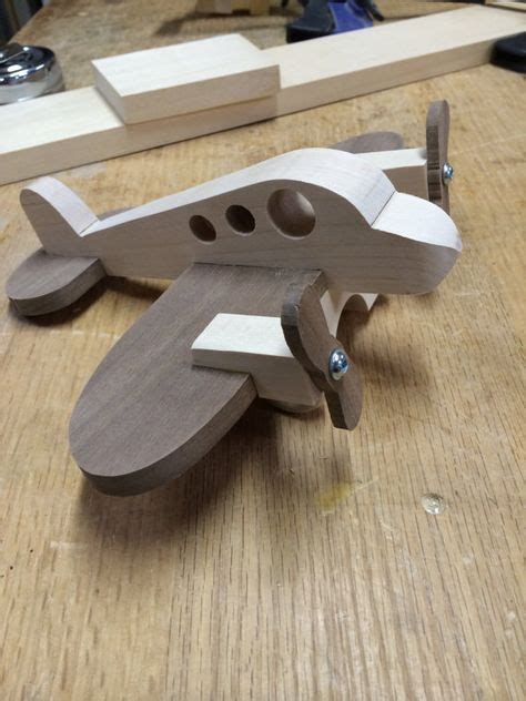 avion jouet en bois fabriques  la main construit avec noyer massif  bois derable