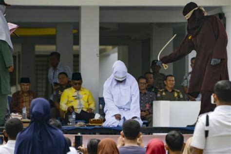 couples flogged for public affection in indonesia s aceh breitbart