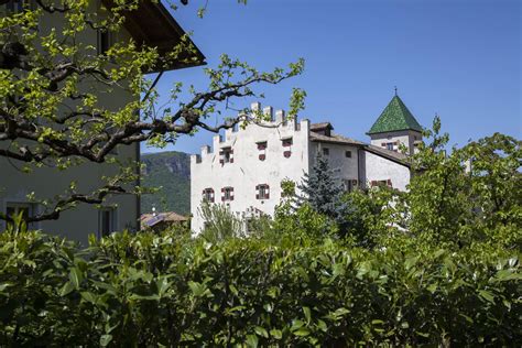 auer  suedtirol ein idyllisches dorf inmitten von weinbergen