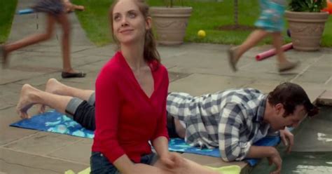 watch alison brie and jason sudeikis star as sex addicts