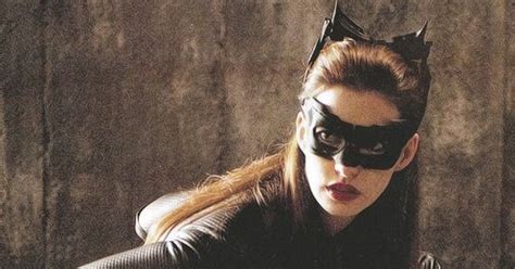 Anne Hathaway Is Up For Playing Dc S Catwoman Again Metro News