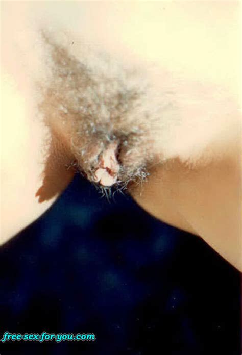 kristin davis showing her hairy pussy and gives blowjob pichunter