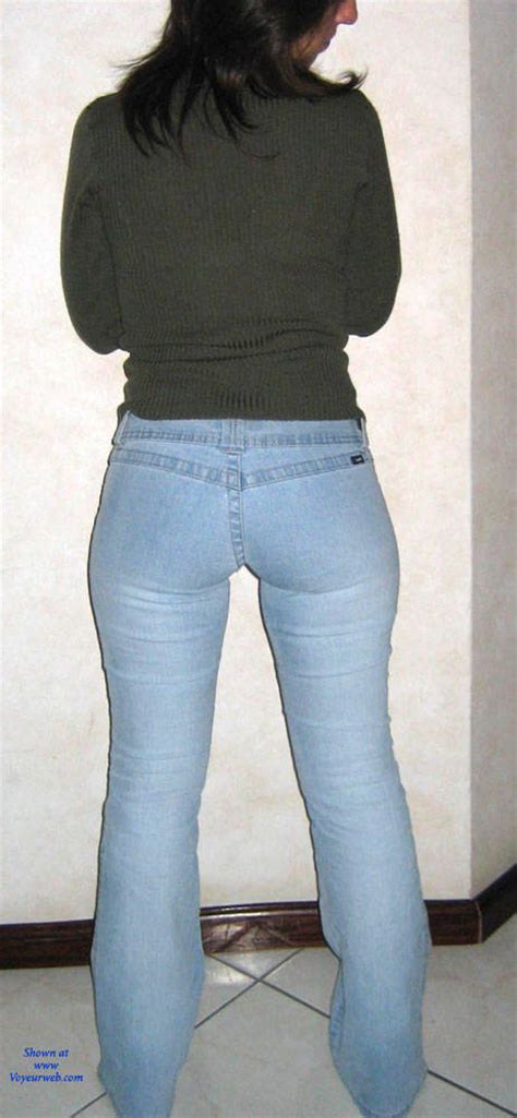 Milf With Amazing Ass In Tight Jeans April 2016