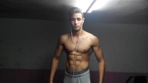 awsome aesthetic teen flexing 6 pack abs ripped bodybuilder posing youtube