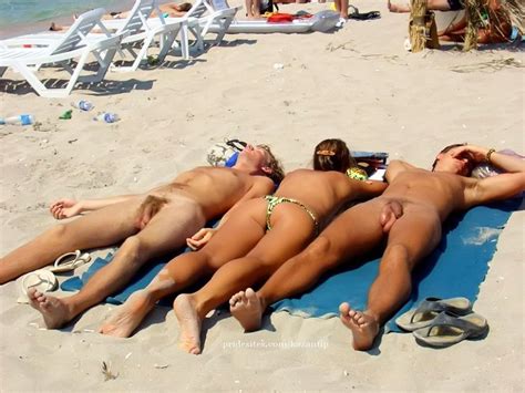 naked teens play together at a public beach pichunter