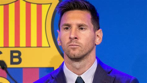 Lionel Messi Receives Formal Psg Two Year Contract Offer After
