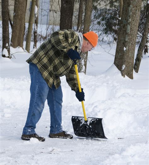 link  shoveling snow  workplace  injuries safestart