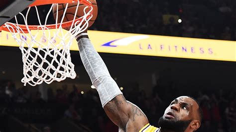 Lakers Lose To Trail Blazers In Lebron Jamess Debut The New York Times