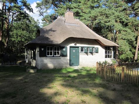 nostalgisch huisje  het bos huizen te huur  zeegse drenthe nederland airbnb