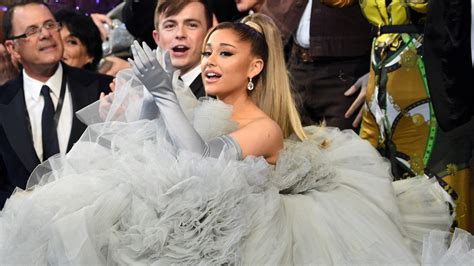 Ariana Grande S Reaction To Her Grammys Dress Is Super