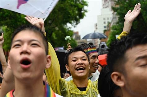 Taiwan S Parliament Approves Same Sex Marriages In First For Asia