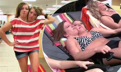 Conjoined Twins Abigail And Brittany Hensel Offer A Glimpse In To Their
