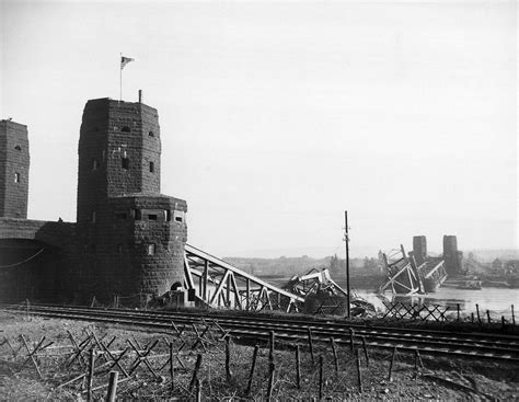 troops capture bridge  remagen entering nazi germany  wwii business insider