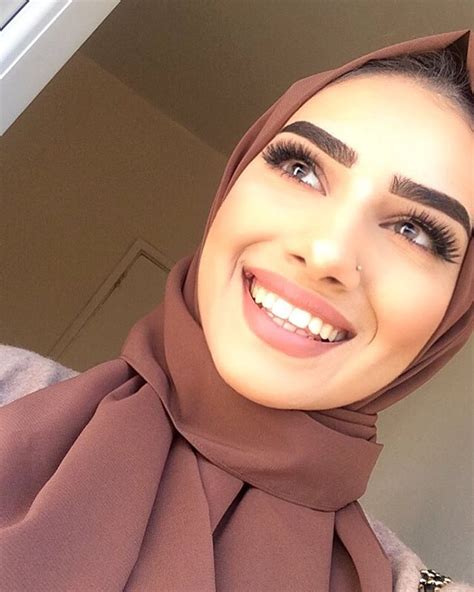 unbelievably beautiful women wearing hijabs on ig her beauty