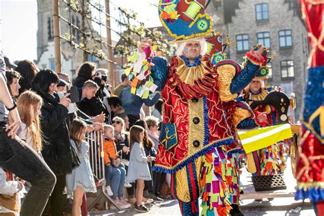 carnaval  het zuiden van west vlaanderen  deze gemeenten trekt een stoet door de straten