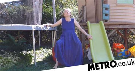 Woman Films Herself Giving Birth Unassisted In Her Back Garden Metro News