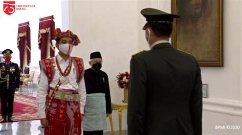 presiden pilih pakaian adat timor tengah selatan  upacara bendera  makna  filosofinya