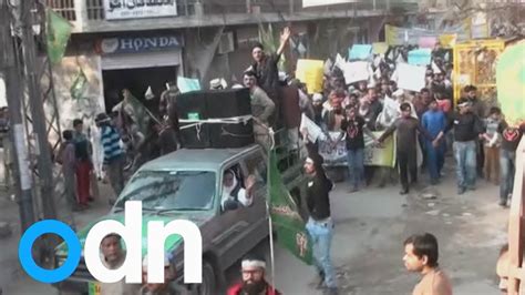 protestors  pakistan burn flags  demand beheadings youtube