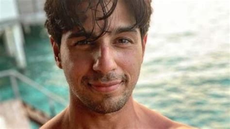 Sidharth Malhotra Drops Throwback Shirtless Beach Pic His Fans Are