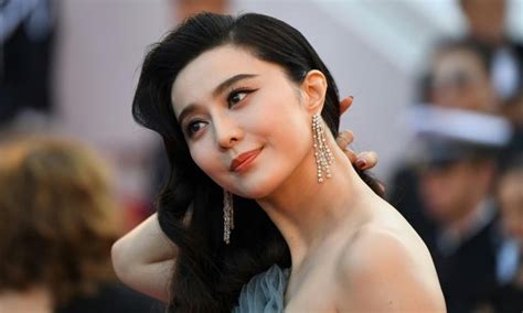 Fan Bingbing Appears At Airport Chinese Netizens Suspect