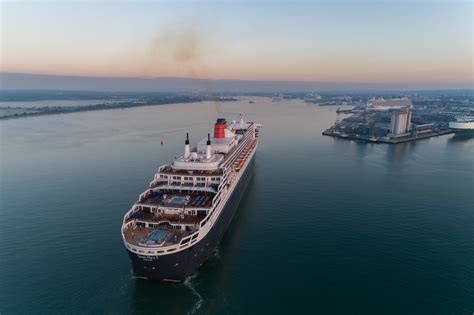 cunards queen mary  arriving  southampton docks flickr