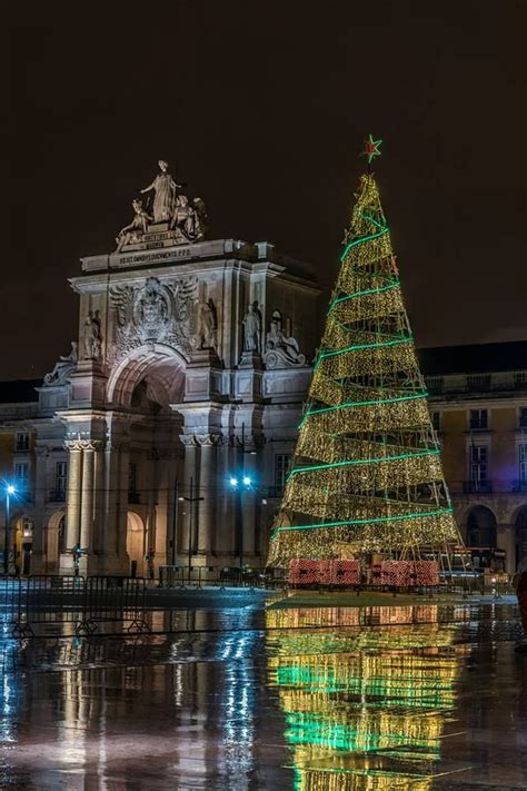 lisbon christmas tree praca  comercio lisbonne portugal lisbonne portugal