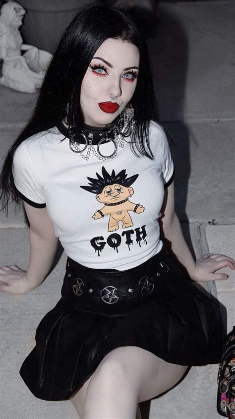 pin  jacques reveaux  gothic beauty hot goth girls gothic