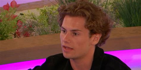 Love Island Women S Aid Warns Over Joe S Possessive