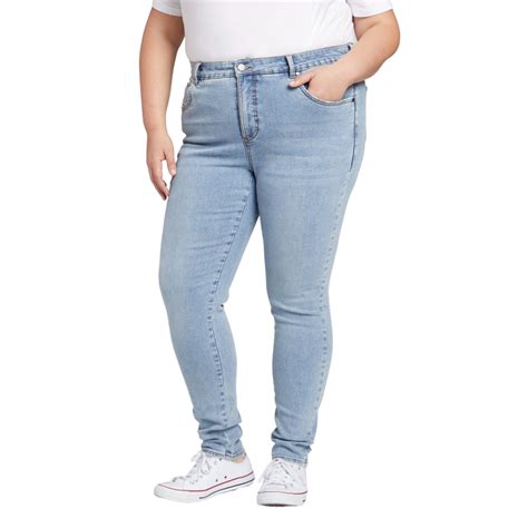 21 Best Jeans For Curvy Women 2024