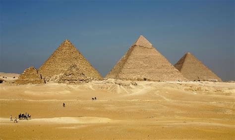 scientists discover hidden chamber  egypts great pyramid wkyccom