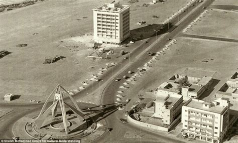 pictures  dubai      show  city   fishing settlement daily mail