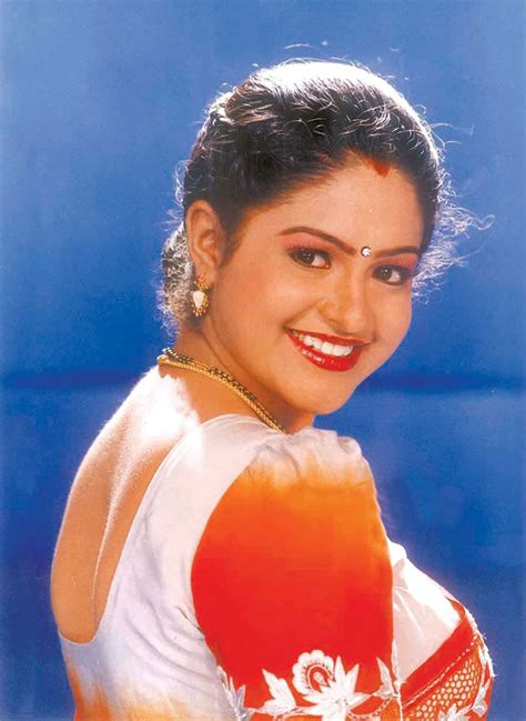 Raasi Photos Pictures Wallpapers