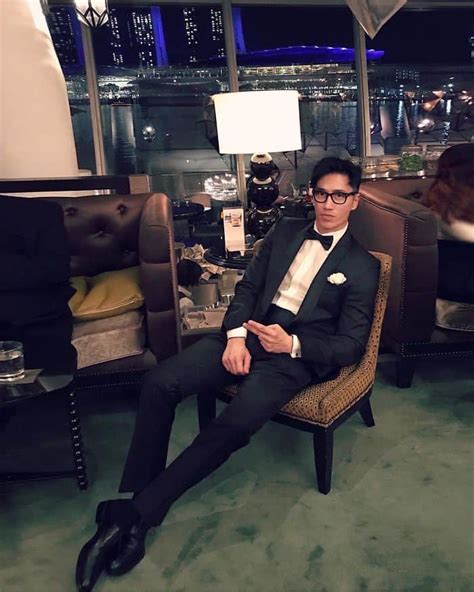 50 year old singapore man who looks 20 ‘wows the internet shares his