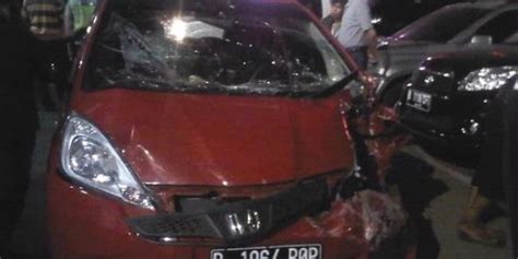 indonesian model novie amelia semi nude jailhouse photos after mowing down seven with her car
