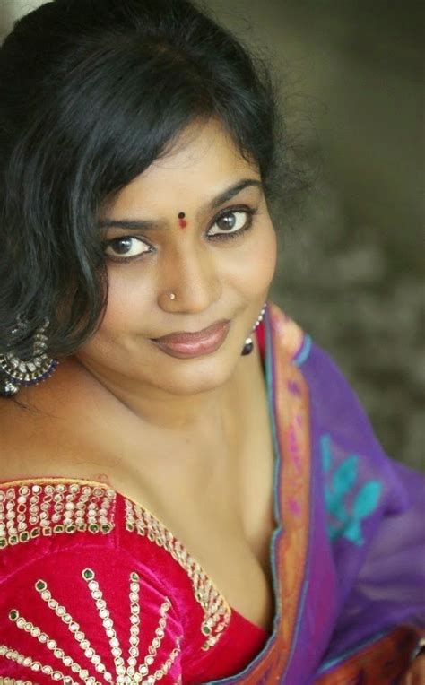 Tamil Hot Aunty In Saree