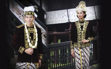 keragaman keunikan baju adat kalimantan timur budayanesia