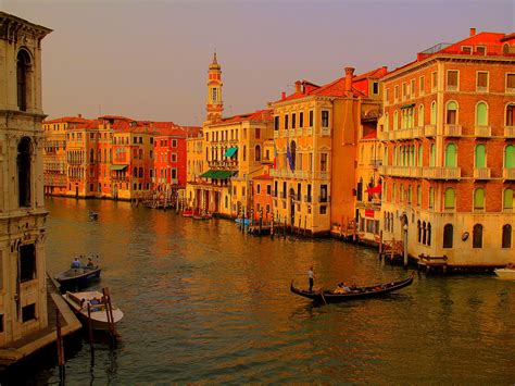 photo   week colourful canals  venice italy