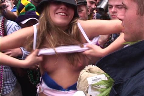 Wild Drunk Chicks Flashing Boobs At Mardi Gras Porn Pictures Xxx