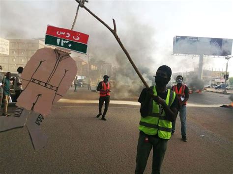 “لجان المقاومة” تفجّر غضب الشوارع في “ذكرى المذبحة” صور – صحيفة