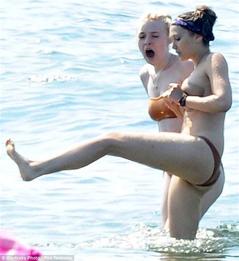 Elizabeth Olsen Hottest Photos 34 Sexy Near Nude