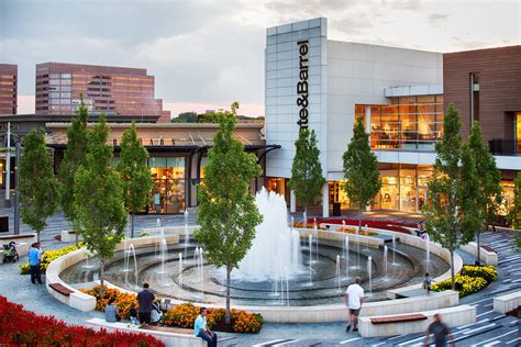oakbrook center faces   retail revolution icsc international