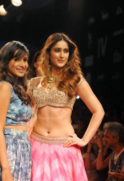 high quality bollywood celebrity pictures ileana d cruz sexiest navel show on the ramp as she