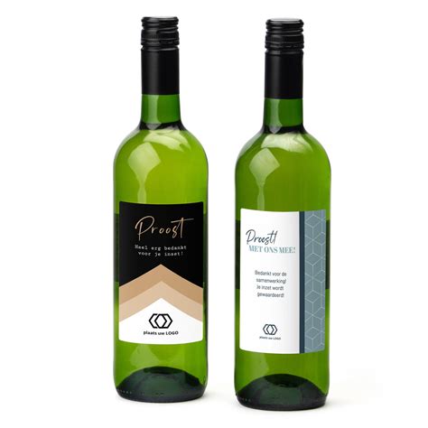 fles witte wijn met eigen etiket als bedankje voor de speciale gasten bedankjesnl