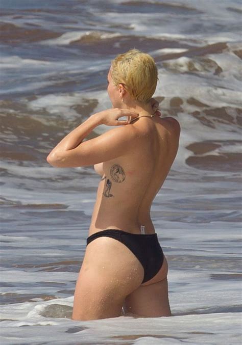 miley cyrus topless candids from hawaii