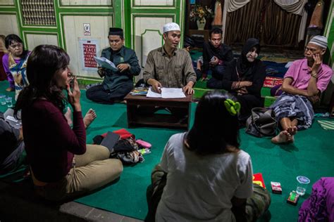 transgender muslims find a home for prayer in indonesia the new york
